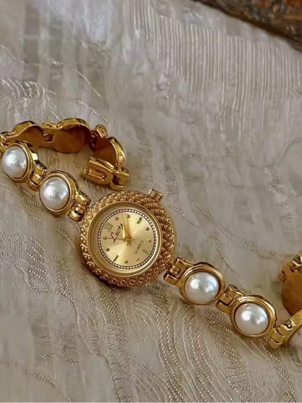 Vintage Gold tone Pearl Bracelet Watches for Women/Waterproof.